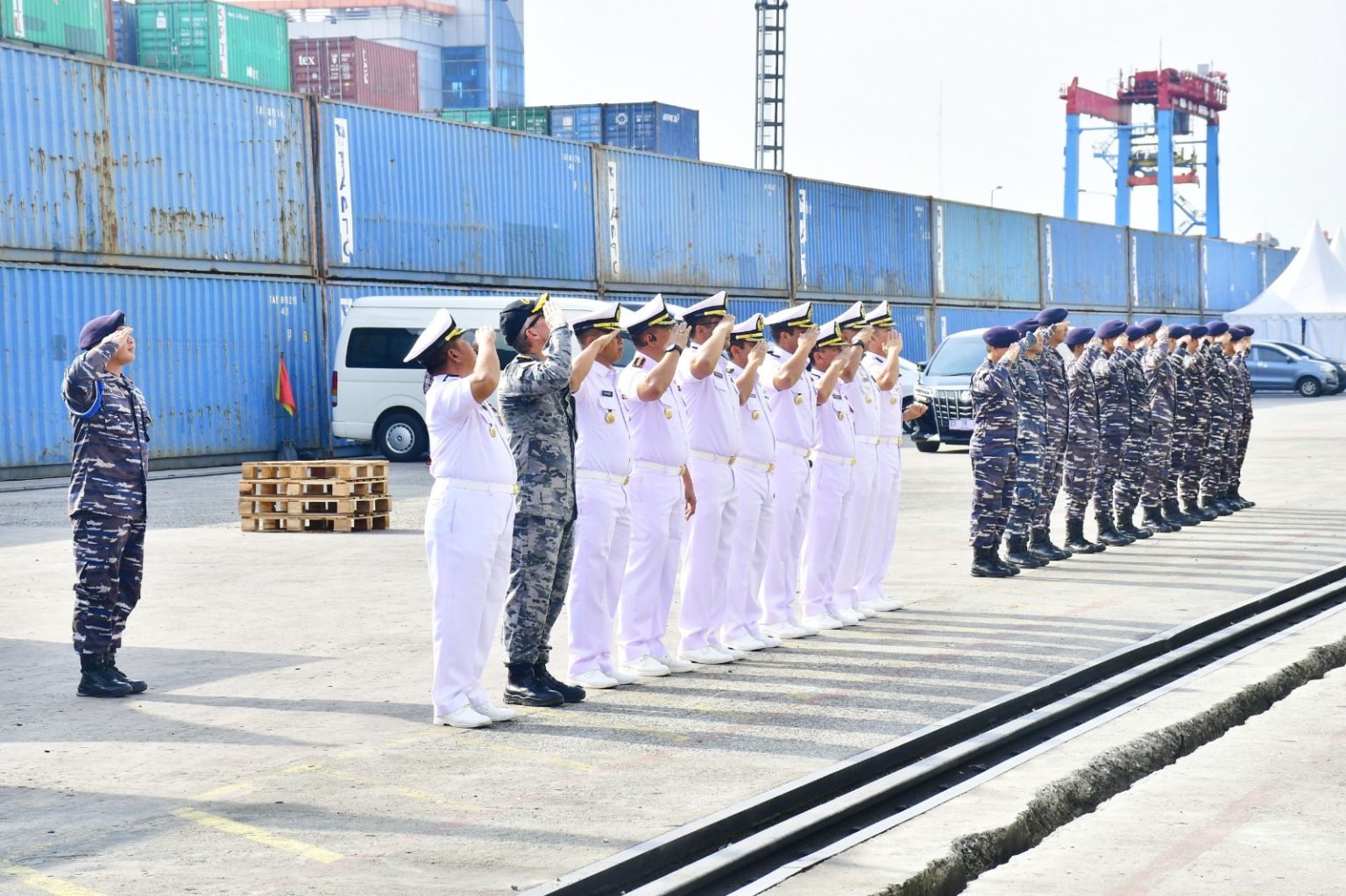 LANTAMAL III JAKARTA MELEPAS KEBERANGKATAN KAPAL PERANG ANGKATAN LAUT AUSTRALIA HMAS ADELAIDE (L-01) DAN HMAS STUART (FFH-153)