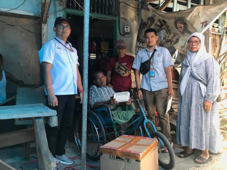 PT Semen Padang Tingkatkan Kemandirian Penyandang Disabilitas melalui Bantuan Peralatan Usaha