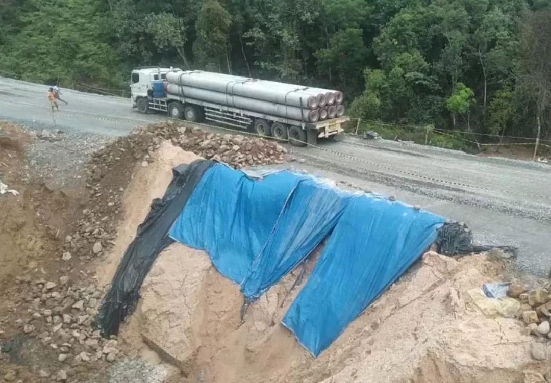 Bahu Jalan Lintas Riau-Sumbar KM 106-107 Sempat Longsor, BPJN Pasang Bronjong