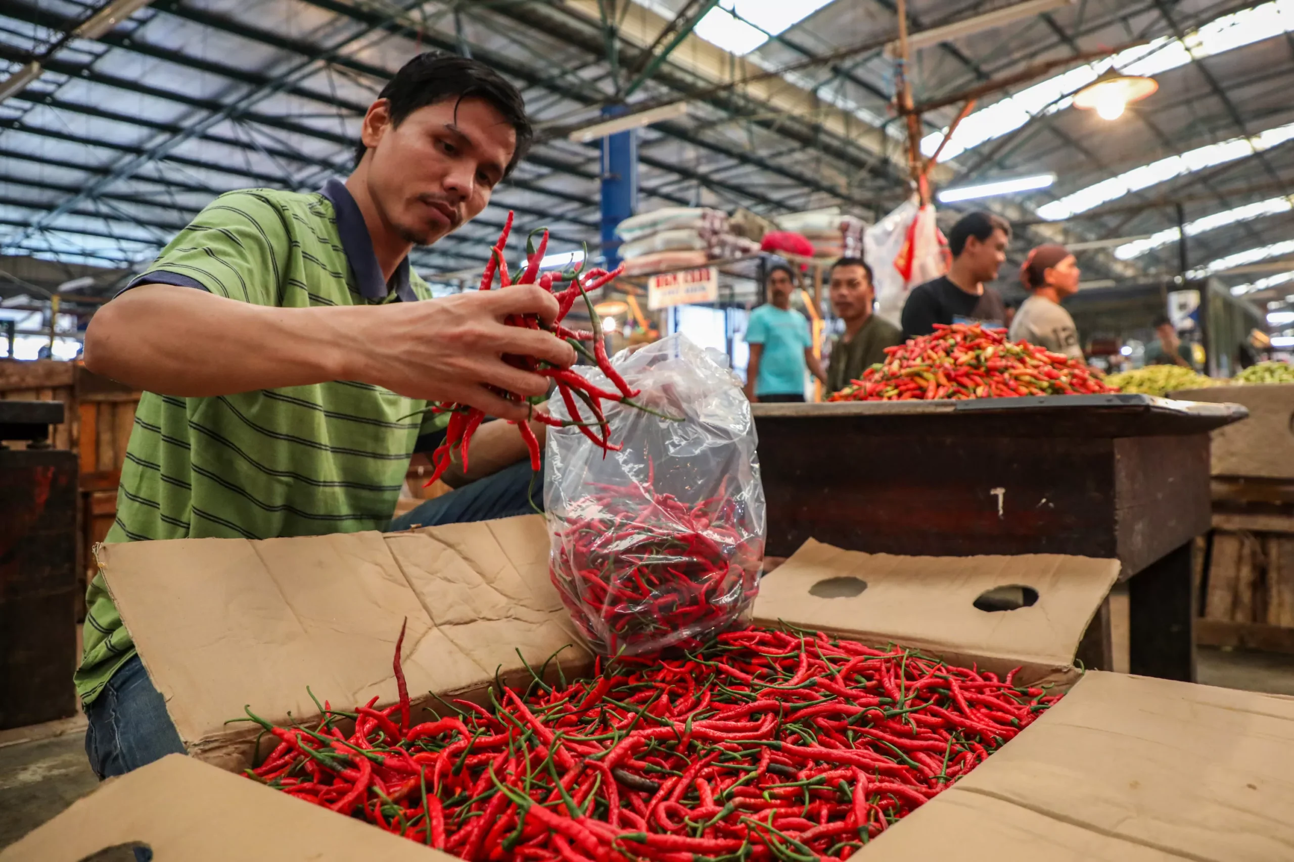 Pemerintah Siap Tindak Tegas Pedagang Bahan Pangan yang Naikkan Harga di Atas HET