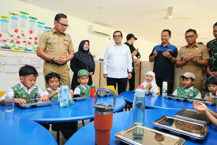Pemerintah Bergerak Cepat Realisasikan Program Makan Bergizi Gratis
