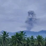Gunung Dukono meletus Kamis pagi, semburkan abu setinggi 1.550 meter