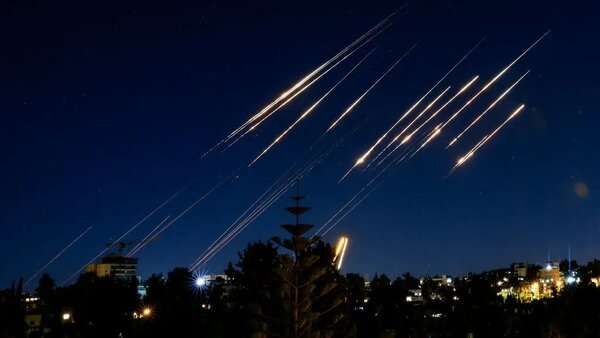 Negara-negara Asia Evakuasi Warga dari Israel-Iran