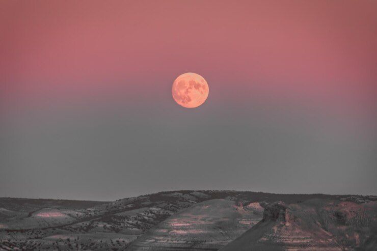 Strawberry Moon, Bulan Purnama yang Hiasi Langit Semalam
