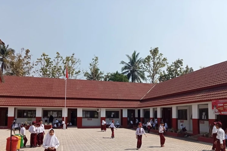 Pemerintah Manfaatkan Sekolah Rakyat untuk Edukasi Bijak Gunakan Teknologi Digital