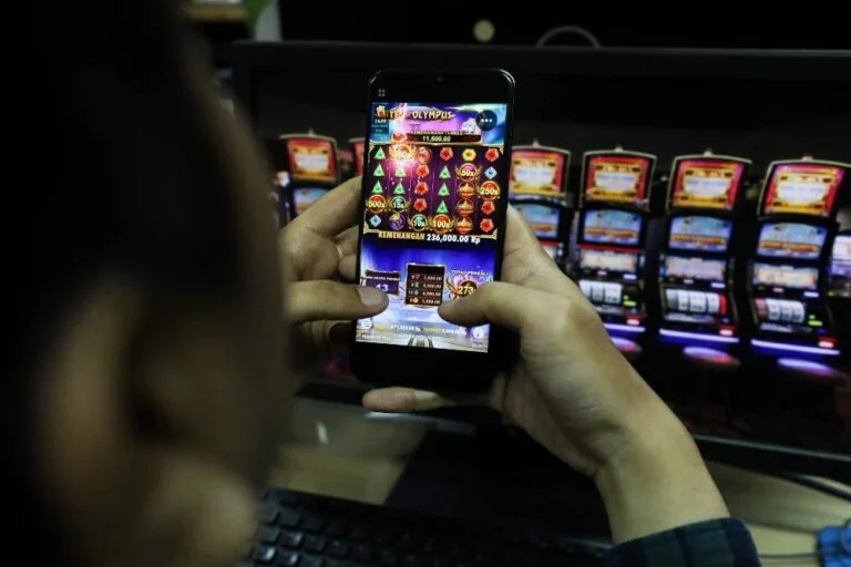 Pemerintah Evaluasi Penerima Bansos, Pastikan Tak Disalahgunakan untuk Judi Daring