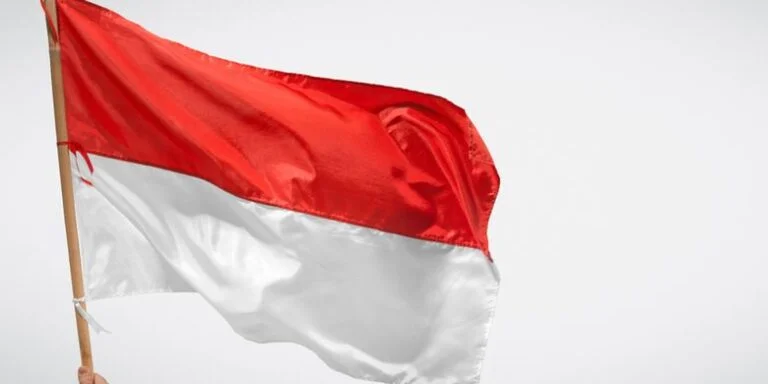 Bendera Merah Putih Simbol Tunggal Identitas Bangsa Indonesia