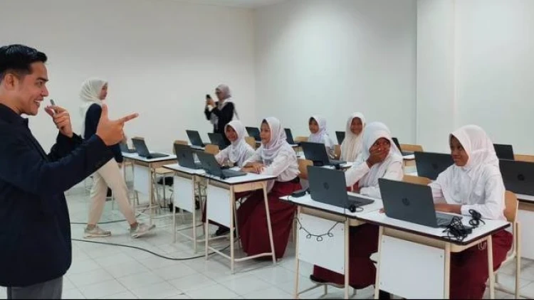 Pemerintah Pastikan 15.000 Laptop Sekolah Rakyat Tersalurkan Tepat Sasaran
