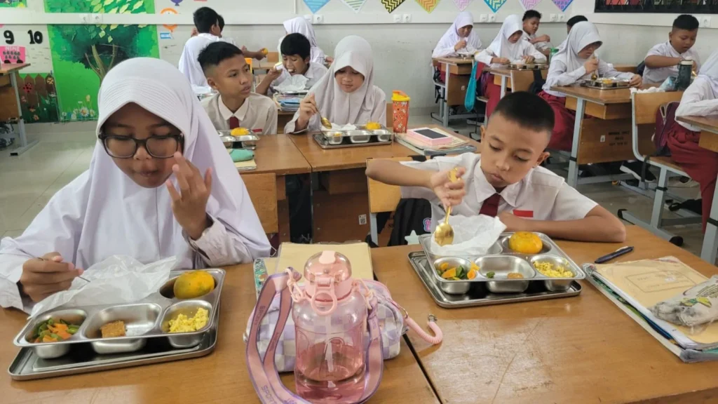 Setahun Program MBG, Publik Apresiasi Manfaat Gizi dan Ekonomi