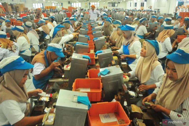 Pemerintah Jamin Kesejahteraan Buruh melalui Upaya Penguatan Upah dan Jaminan Sosial