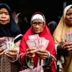 Negara Hadir untuk Balita Lansia dan Pelajar Lewat Program Bansos Tepat Sasaran